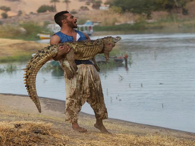محمد رمضان مع التمساح من كواليس مسلسل موسى 4
