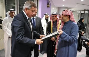 رئيس الأعلى للإعلام يجري جولة تفقدية بقناتي العربية والحدث والمجموعة السعودية للأبحاث والإعلام 3 FB IMG 1739961998770