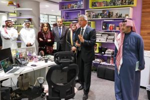 رئيس الأعلى للإعلام يجري جولة تفقدية بقناتي العربية والحدث والمجموعة السعودية للأبحاث والإعلام 6 FB IMG 1739962003811