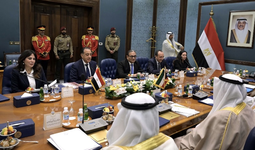 رئيسا وزراء مصر والكويت يترأسان جلسة مباحثات رسمية لإستعراض سُبل تعزيز التعاون الثنائي بين البلدين في مختلف المجالات…