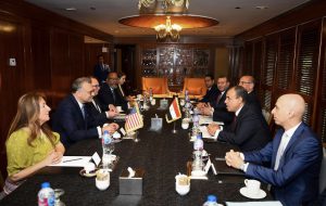 وزير الخارجية والهجرة يستقبل كبير مستشاري الرئيس الأمريكي للشئون العربية والشرق الأوسط والمستشار رفيع المستوي للشئون الأفريقية… 2 IMG 6078