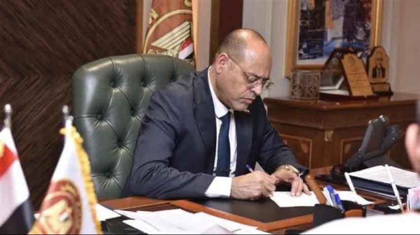 وزير العمل يعتمد صرف مليون و640 ألف جنيه رعاية إجتماعية وصحية و”تعويضات حوادث” لـ 282 عاملًا غير منتظم في 8 محافظات…