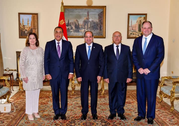 إستقبل الرئيس السيسي، اليوم، وفد رجال الأعمال الأمريكيين المشاركين في المنتدى الإقتصادي المصري الأمريكي…