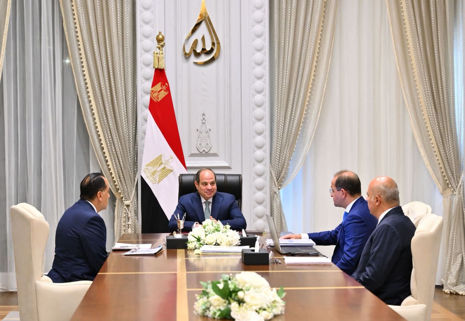 إجتمع الرئيس السيسي، اليوم، مع رئيس مجلس الوزراء، ووزير المالية