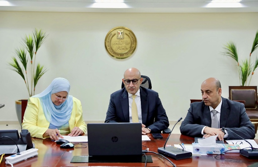 وزير التربية والتعليم يتابع إمتحانات الدبلومات الفنية  من غرفة العمليات المركزية بمقر الوزارة بالعاصمة الإدارية…