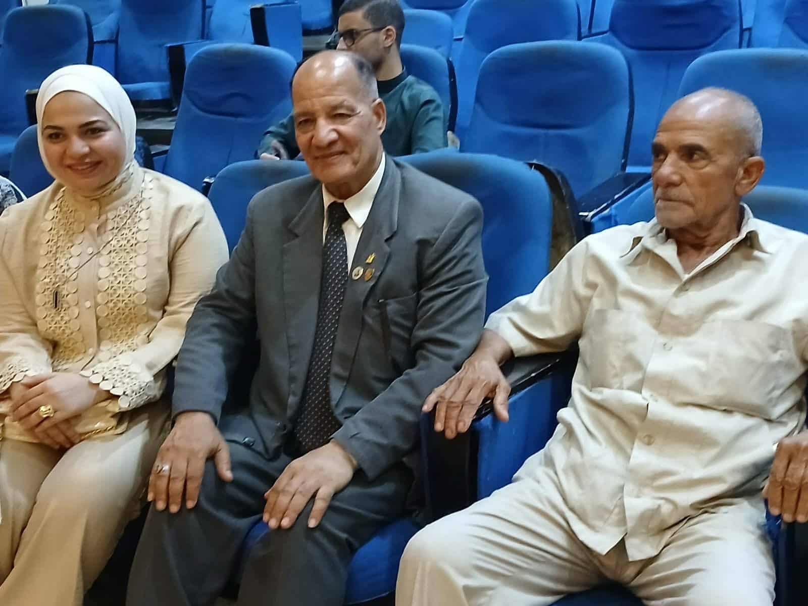 بالصور فريق المنال بالربع الثقافي يضئ شارع المعز…