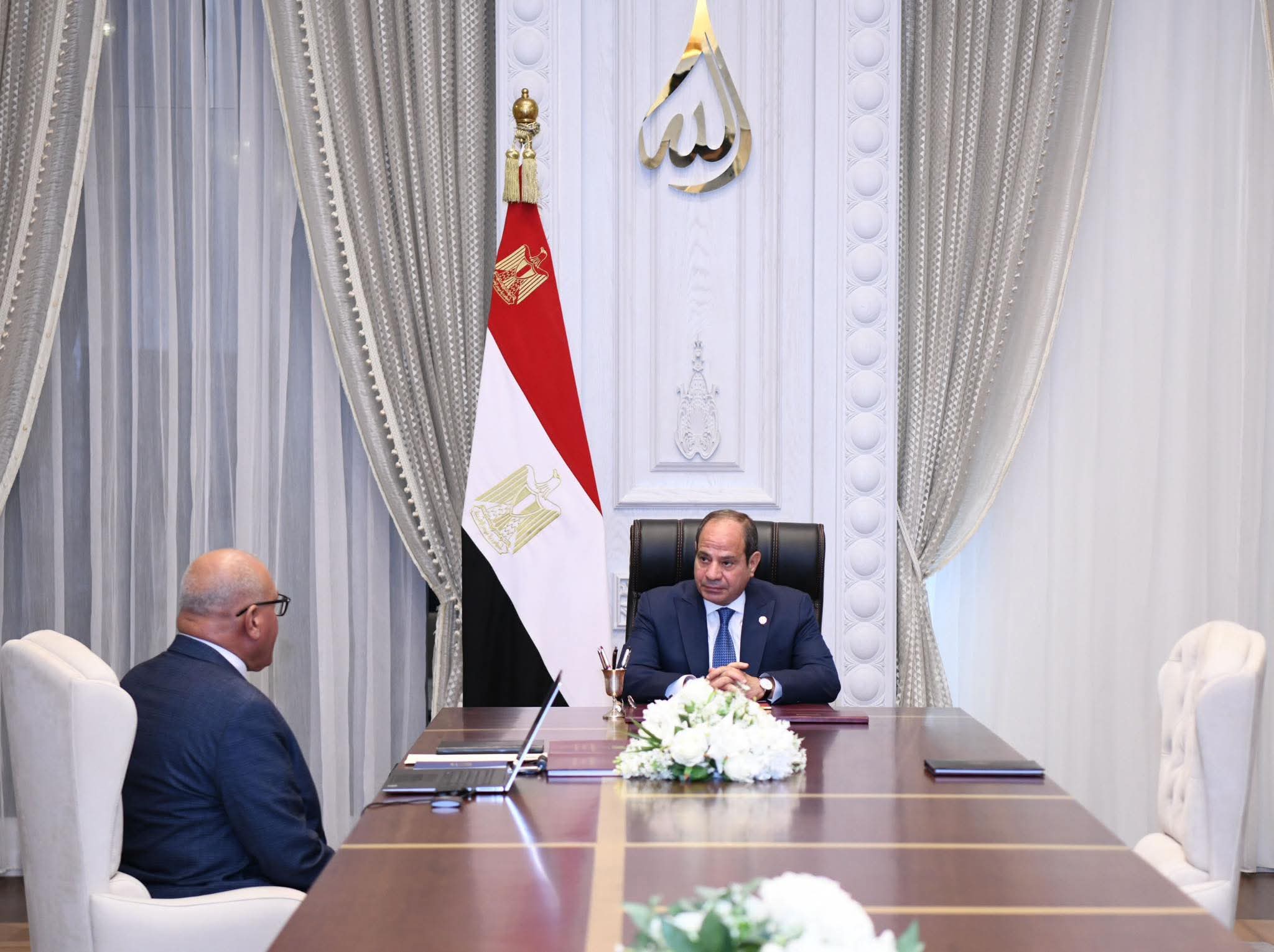 اجتمع الرئيس السيسي، اليوم، مع اللواء مختار عبد اللطيف رئيس مجلس إدارة الهيئة العربية للتصنيع.