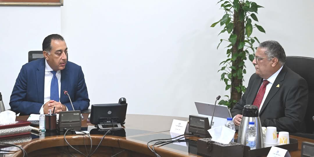 رئيس الوزراء يتابع مع “رئيس اقتصادية المثلث الذهبي” عدداً من ملفات العمل