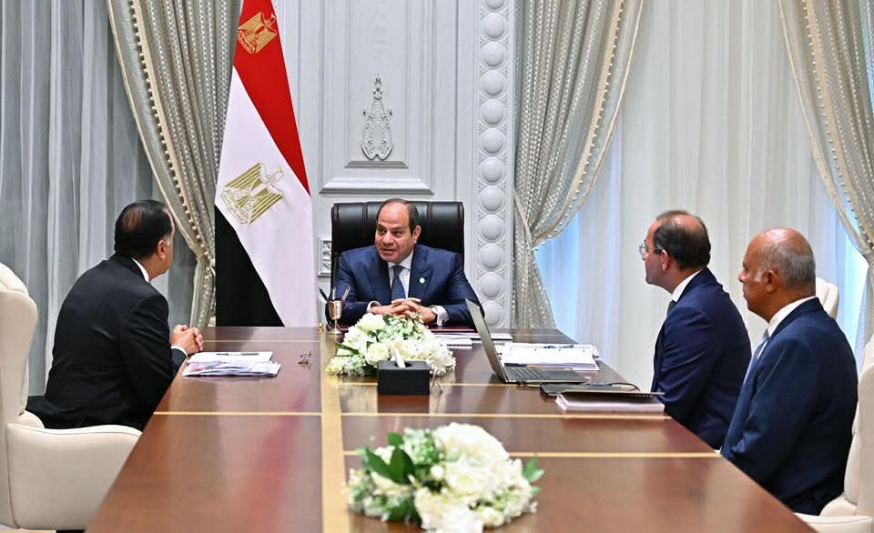 إجتماع الرئيس  السيسي، اليوم، مع رئيس مجلس الوزراء، و وزير المالية