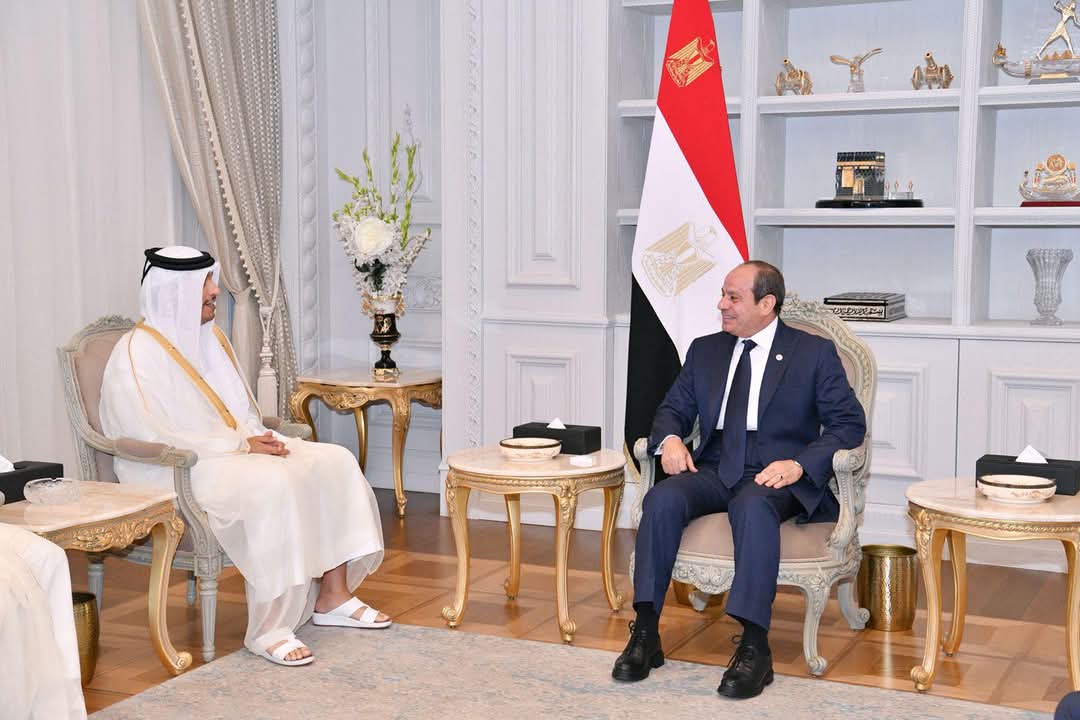 استقبل الرئيس السيسي، اليوم،  رئيس مجلس الوزراء وزير الخارجية بدولة قطر، وذلك بحضور رئيس المخابرات العامة المصرية، ورئيس جهاز أمن الدولة القطري