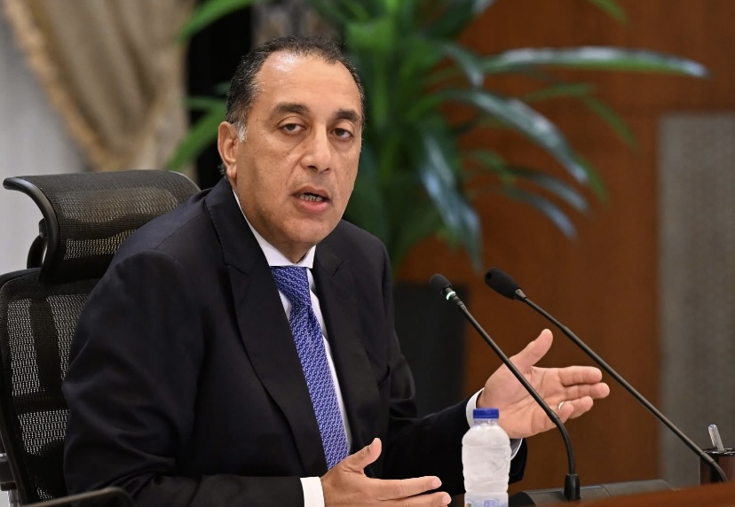 رئيس مجلس الوزراء يبدأ جولة ميدانية لتفقد المشروعات الجارية لتطوير المنطقة المحيطة بالمتحف المصري الكبير…