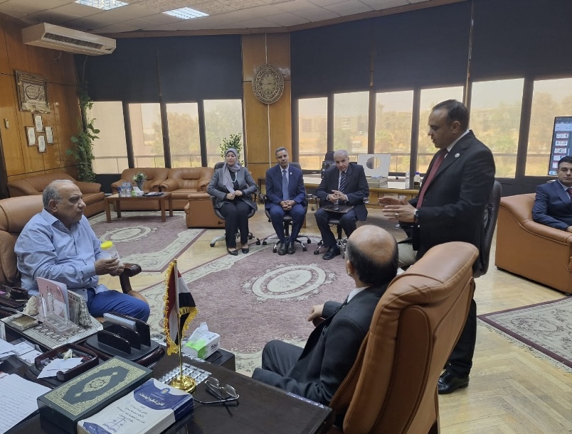 وزير الكهرباء والطاقة المتجددة يتابع مستجدات تنفيذ مشروعات توطين صناعة بطاريات أيون الليثيوم والخلايا الكهروضوئية وإستخلاص وإستغلال المواد والمعادن النادرة…