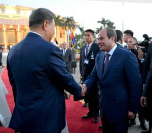السيسي وقرينته يودعان شي جينبينج وقرينته في ختام زيارة رسمية تاريخية إلى مصر 5 FB IMG 1788434073642